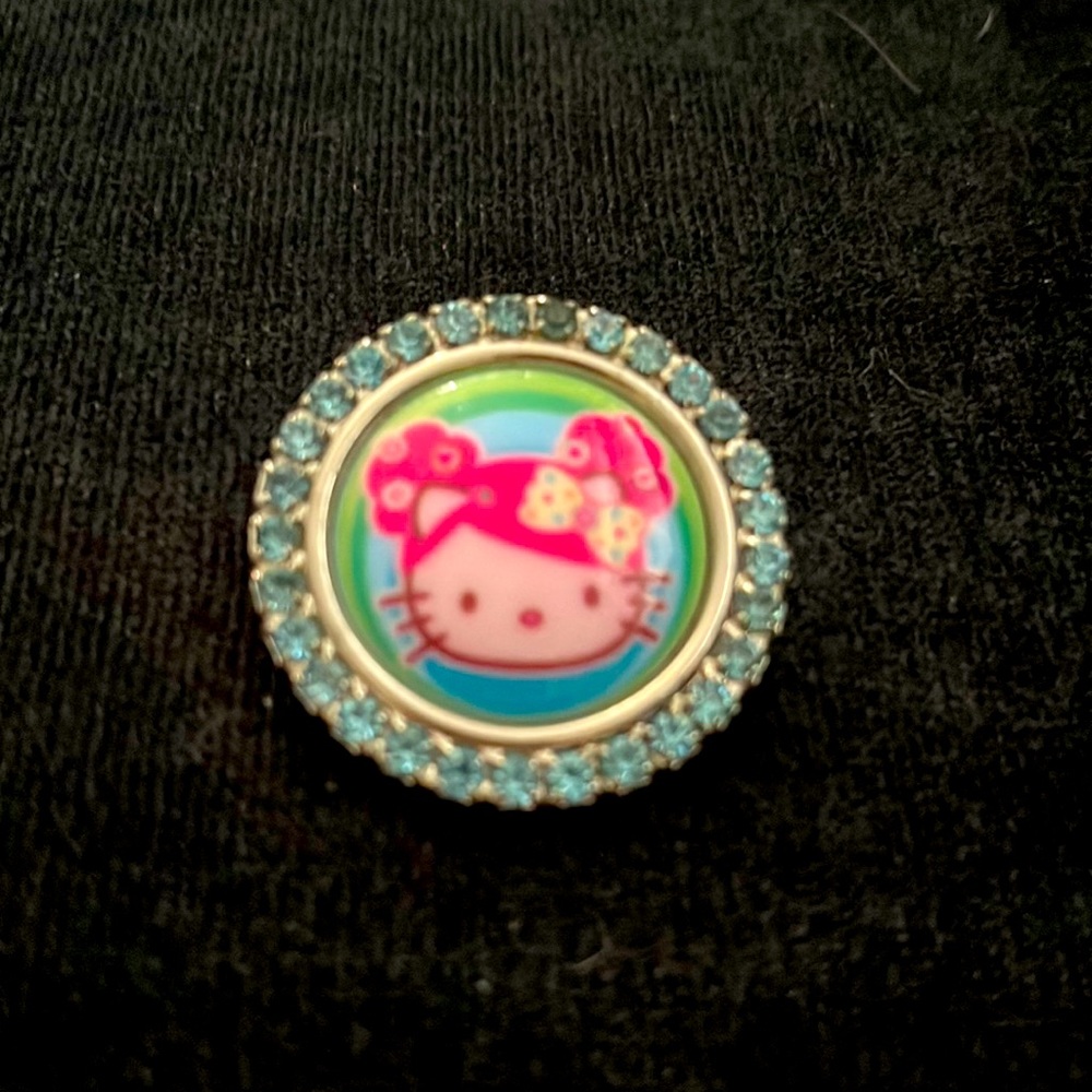 Tarina Tarantino hello kitty pin